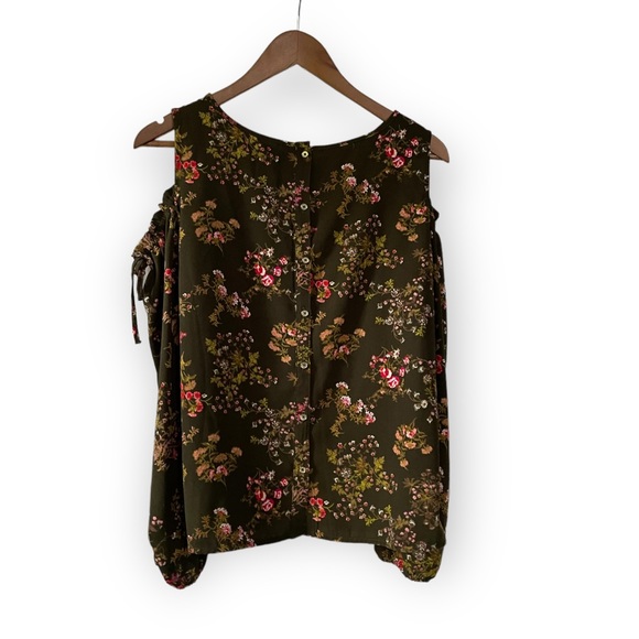 Lauren Conrad cold shoulder long sleeved top - Picture 3 of 10